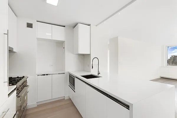 Rented by Corcoran | media 12