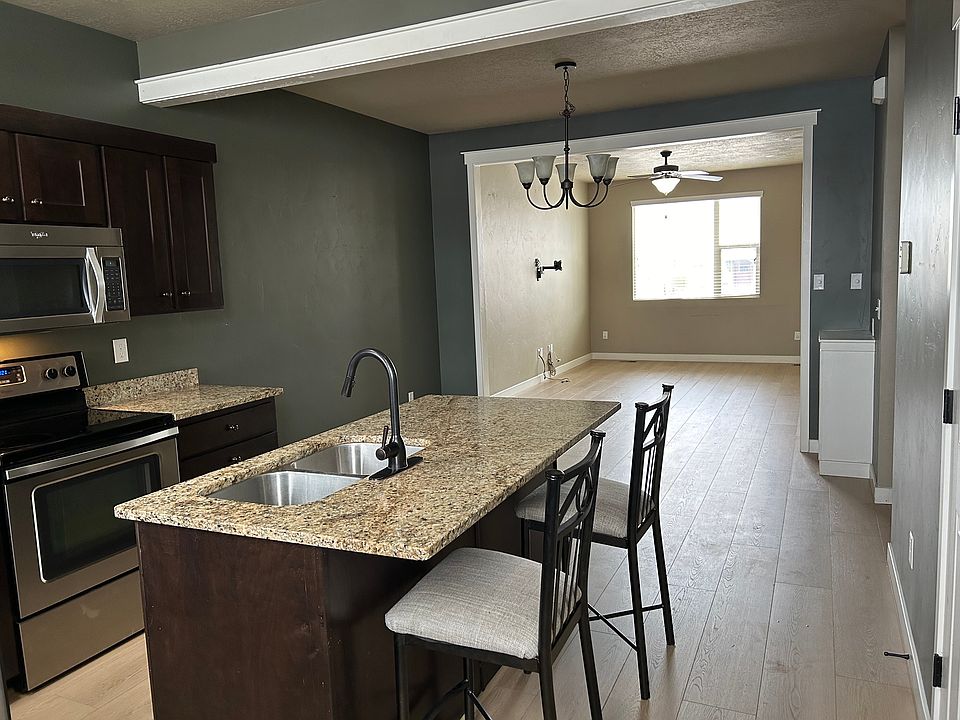 Sink and dishwasher on the island