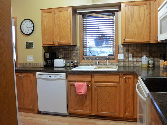 3rd image of 805 Lindsey Ln