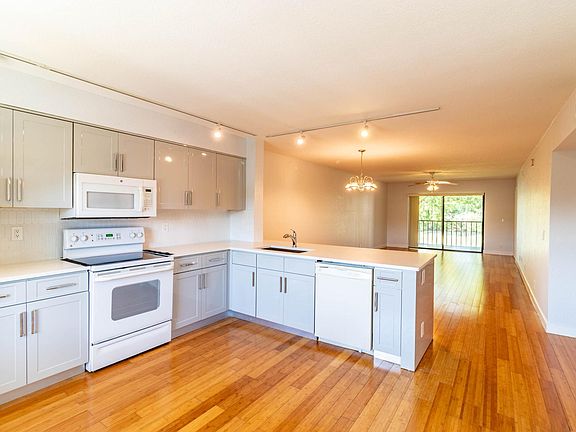 2nd image of 3020 Florida Blvd APT 206