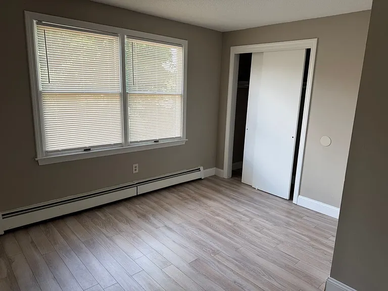 472 S Main St — Photo 8