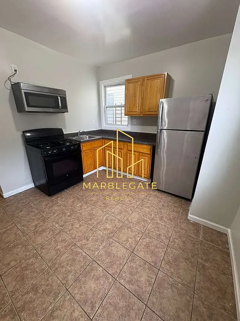 2 bed, 850 sqft, $1,995 — Photo 2