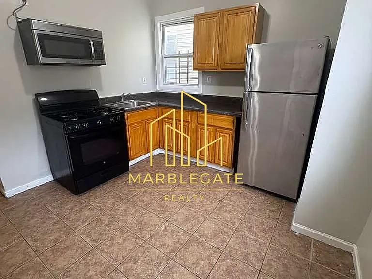 247 Amherst St #11L — Photo 2
