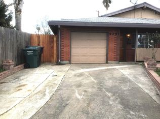 9097 Salmon Falls Dr, Sacramento, CA 95826