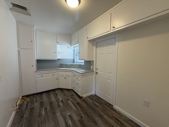 4th image of 2105 W Carson St