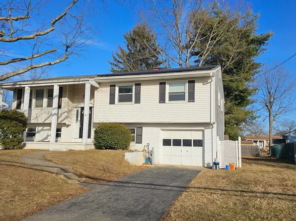 19 Peaceful Dr, Morrisville, PA 19067