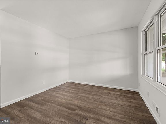 3rd image of 747 Arncliffe Rd