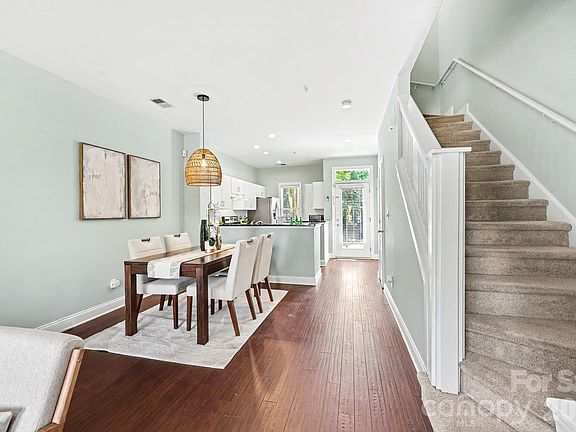 3rd image of 1007 Park West Dr