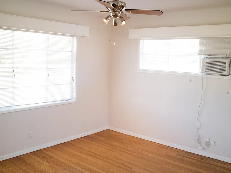 939 N Glendale Ave #1/2 — Photo 10