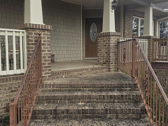 3rd image of 262 Howle St