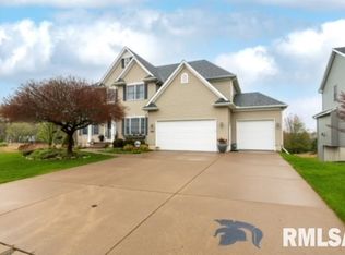 5585 Kristi Ln, Bettendorf, IA 52722
