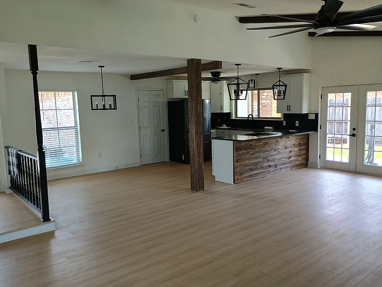 214 Scott Dr — Photo 6