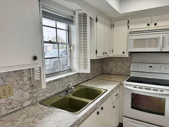2nd image of 907 Marina Drive #107