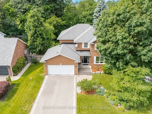 27 Norma Cres, Hamilton, ON L9G 4V8