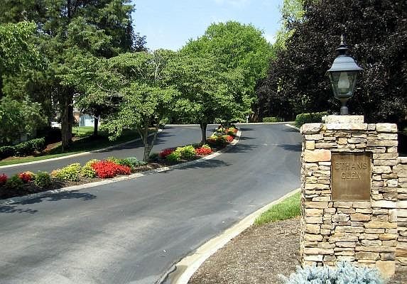 2nd image of 804 Ethans Glen Dr