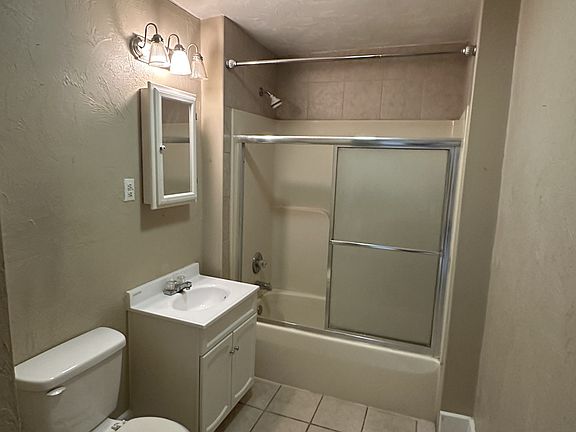 4th image of 1815 1/2 Fletcher St #2