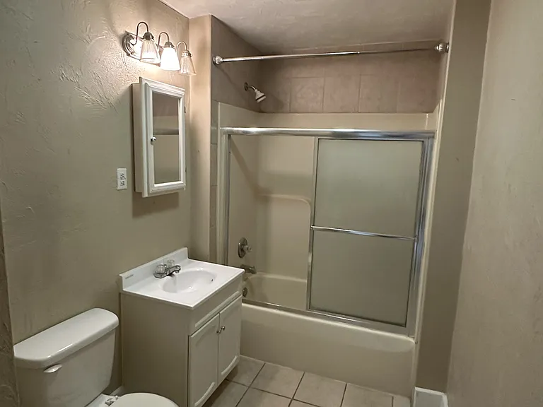 1815 1/2 Fletcher St #2 — Photo 4