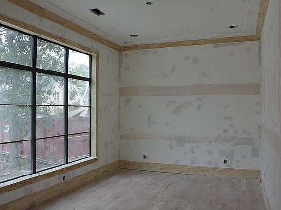 Versatile space can be used as study or formal living room. Features high ceilings, hardwood floors 