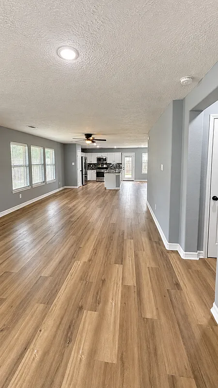 4 bed, 2.0 bath, 1794 sqft, $2,200 — Photo 2