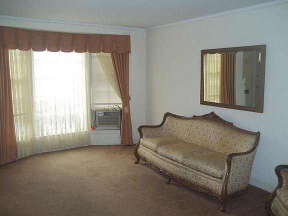 5th image of 3050 N Osceola Ave