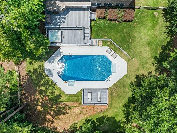2nd image of 4940 Turnberry Ln