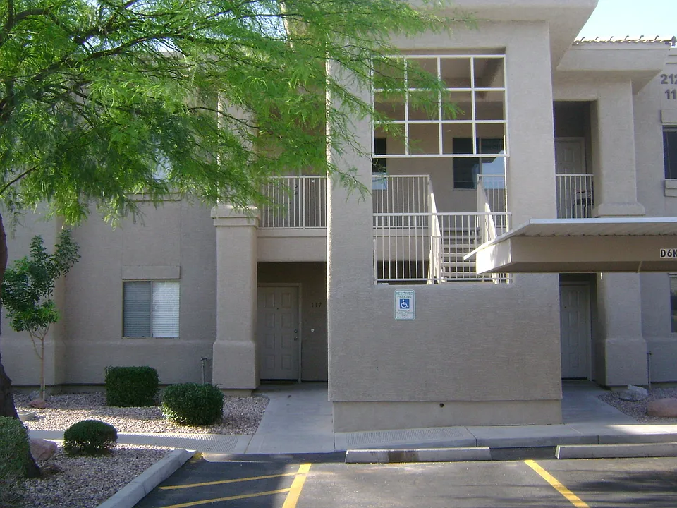 537 S Delaware Dr #104