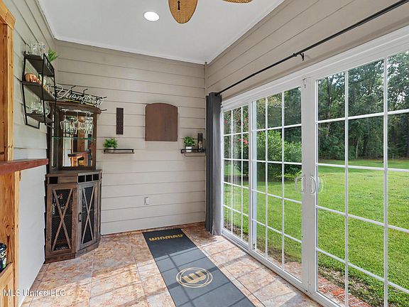 4th image of 14429 Rose Ln