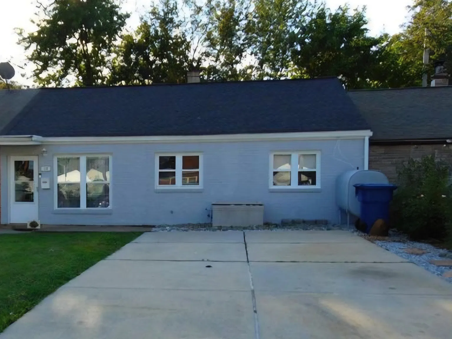 3 bed, 1025 sqft, $2,000 — Photo 2