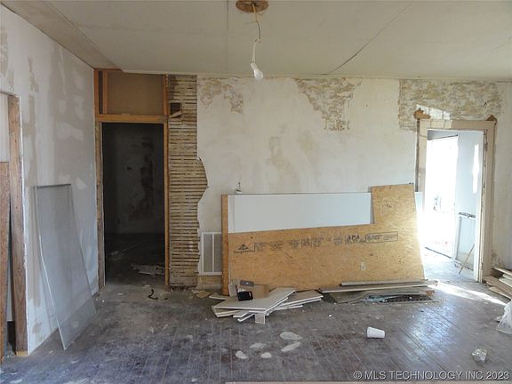 5th image of 416 W Osage Ave