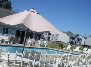 312 N Towne Commons Blvd, Fenton, MI 48430