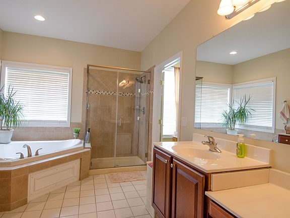 2nd image of 5206 Hanover Close