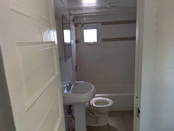 4th image of 1567 Vine St APT 4
