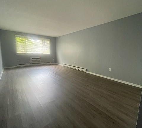 3rd image of 133 Hilliard St #E1