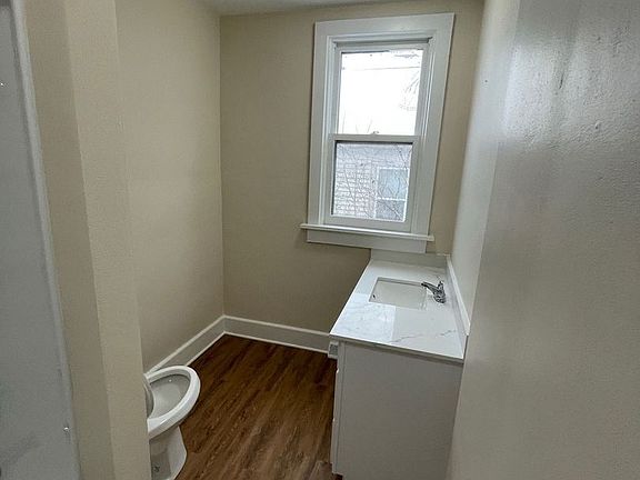 5th image of 1138-1140 E Hamilton St #11818599