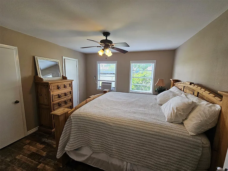 136 Fisher St — Photo 4
