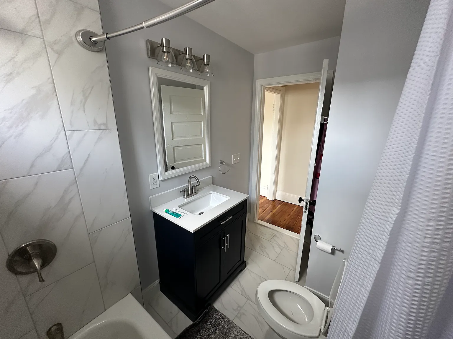 3 bed, 1000 sqft, $2,400 — Photo 4