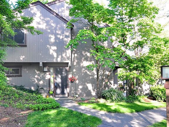 2nd image of 33 Heritage Dr