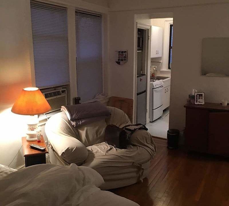 1st image of 210 E 75th St #33