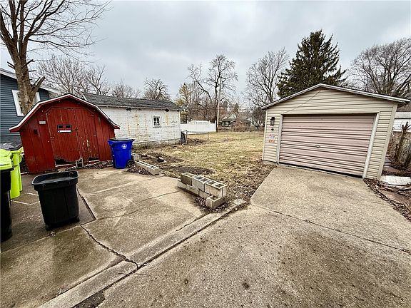 4th image of 644 W Division St