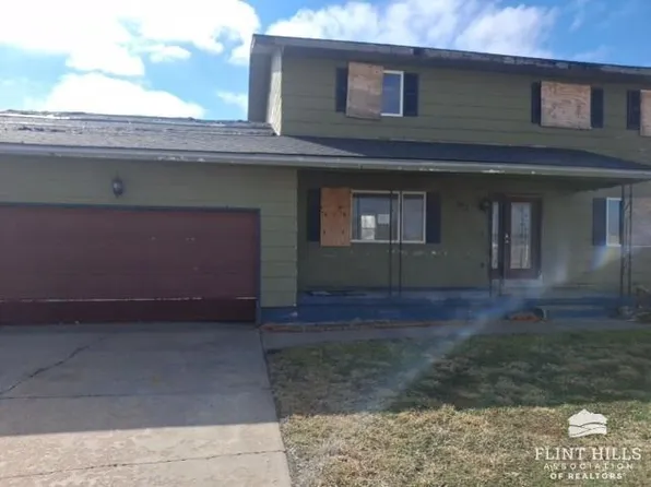 192 Amy Ave, Russell, KS 67665