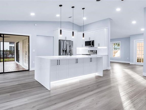 3rd image of 1007 NW 82ND STREET