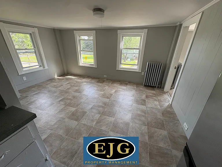 135 Pleasant St #3 — Photo 5
