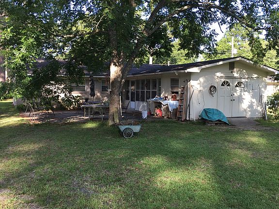 2nd image of 312 Dreamland St