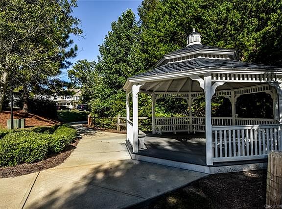4th image of 111 Summerwood Dr