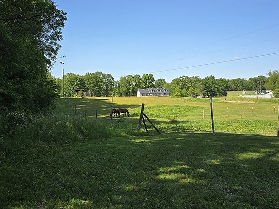 3rd image of 17761 Paradise Lake Rd