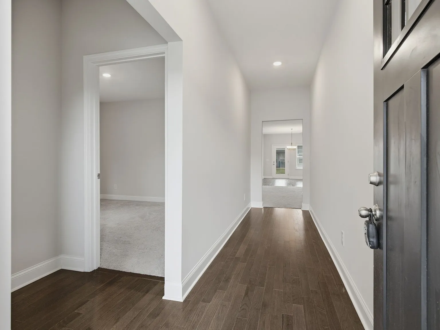 3 bed, 2.5 bath, 1719 sqft, $2,200 — Photo 2