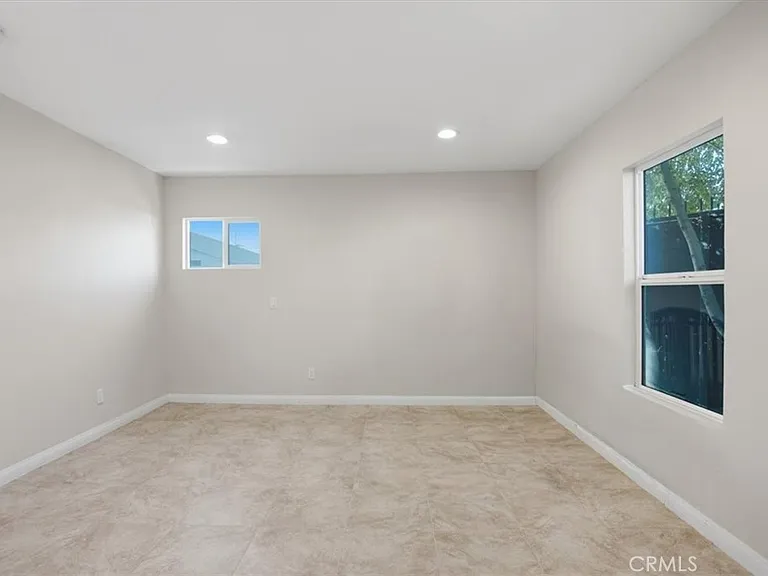 7542 White Oak Ave — Photo 12