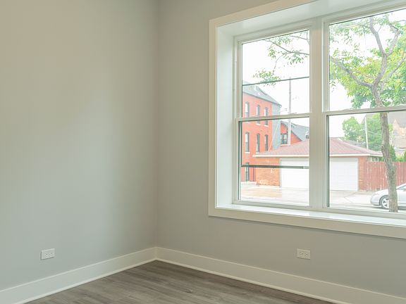 5th image of 2334 S Hoyne Ave #1R