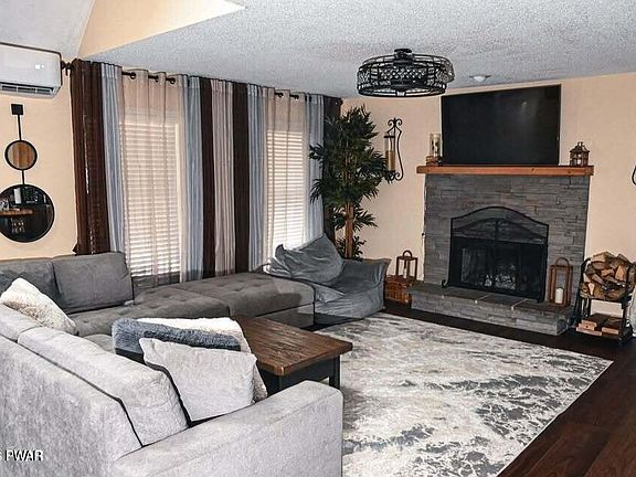 4th image of 144 Eisenhower Dr
