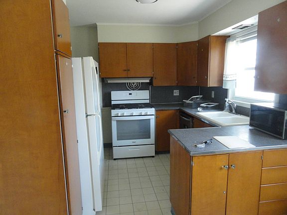 3rd image of 2108 Stahlwood Dr